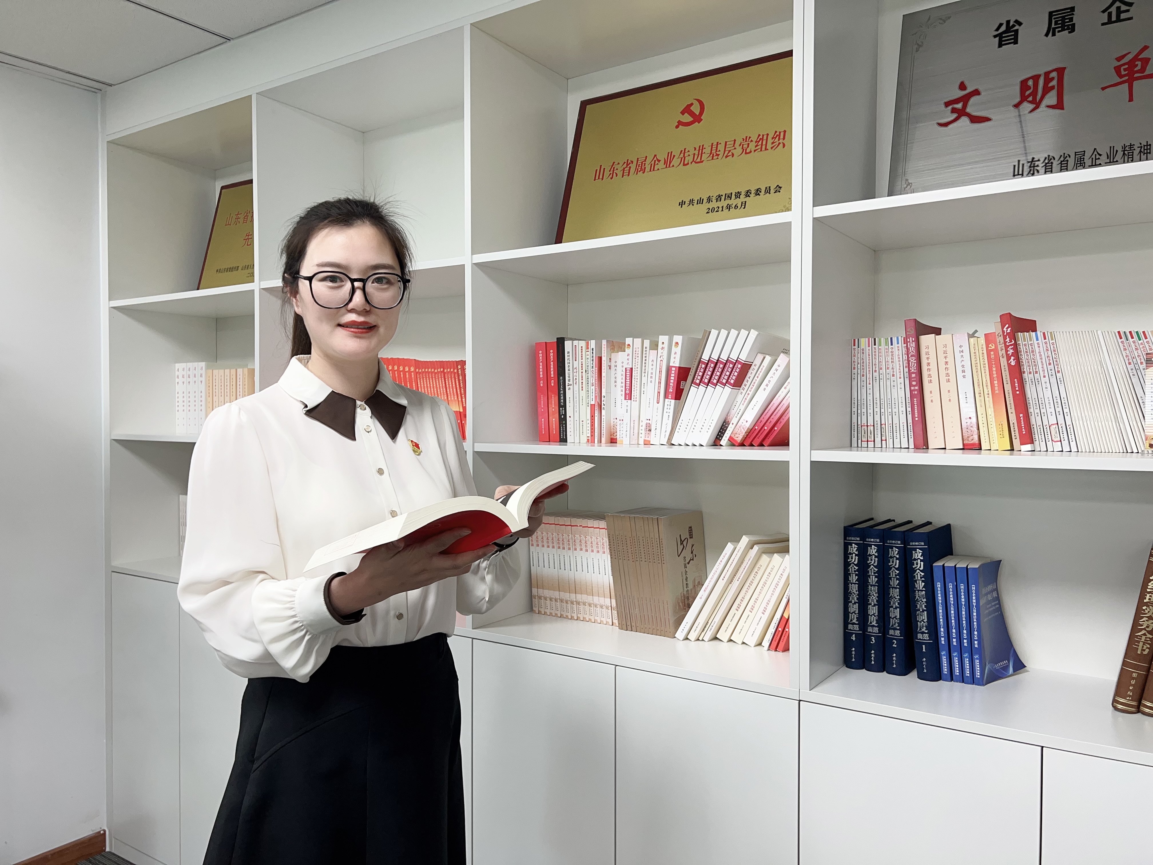 1719885721449.jpg 山東環(huán)資黨務(wù)工作者張偉1.jpg